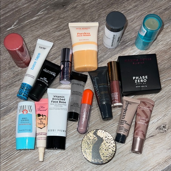 Makeup and skincare samples - Picture 2 of 6